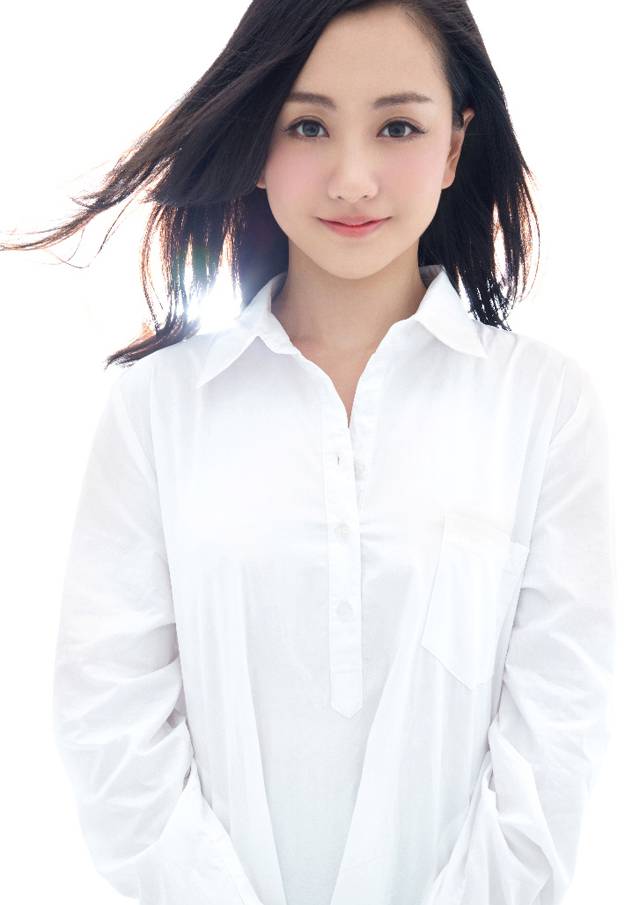 杨蓉简约白衬衫甜美逆光特写