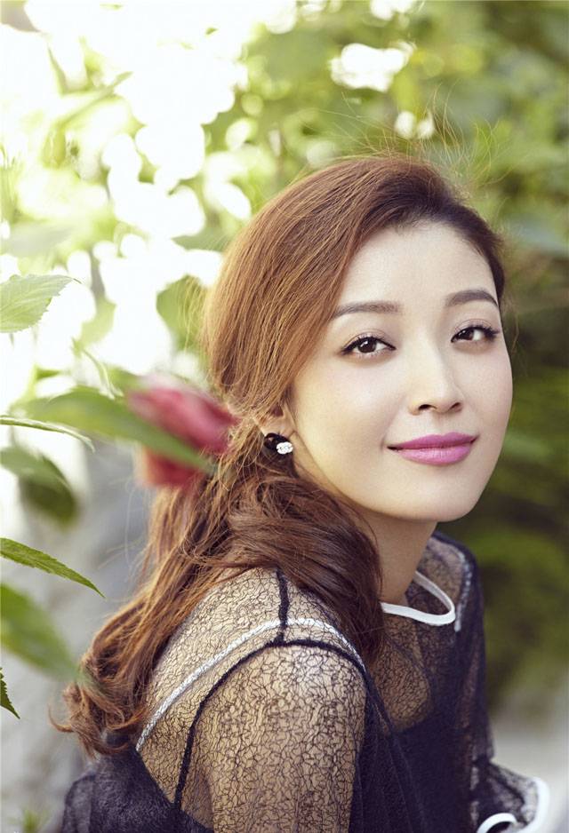 高晓菲春日甜美户外精美写真