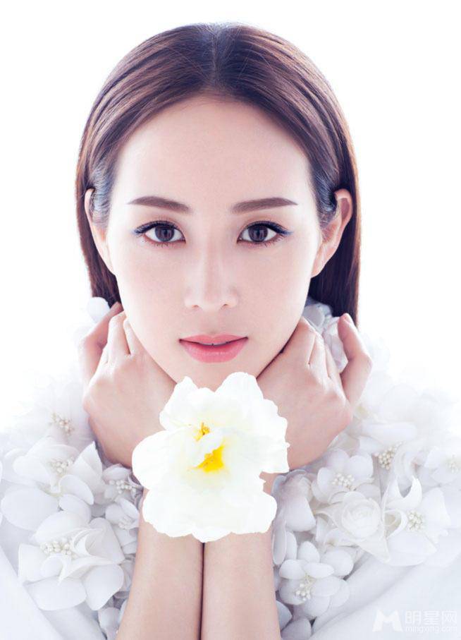 张钧甯化身美丽动人花仙子写真