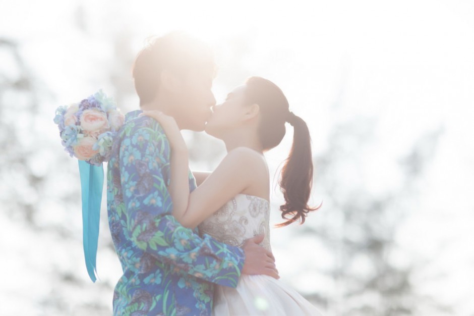 伊能静泰国普吉岛甜美创意婚纱拍摄