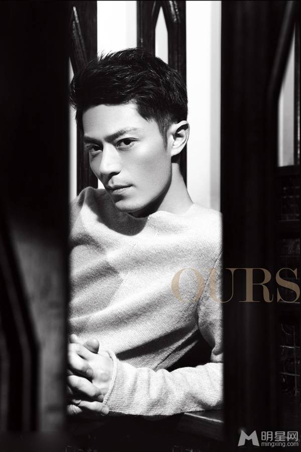 气质男星霍建华尽显熟男魅力