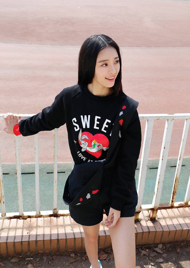 李莎�子校园甜美秋日写真集