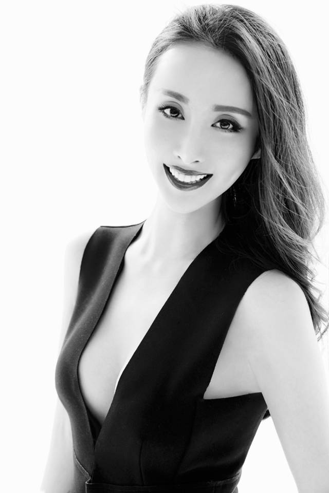 女王范十足王若心黑白写真