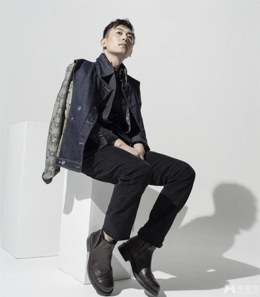 帅气明星朱亚文时尚写真魅力四射