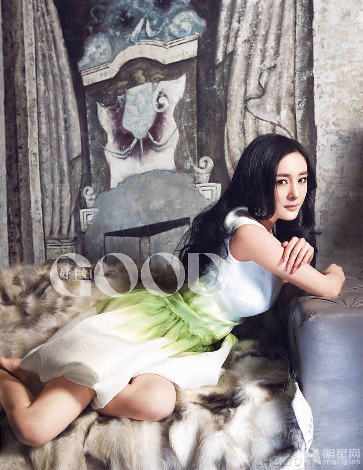 杨幂优雅变身轻熟女居家写真
