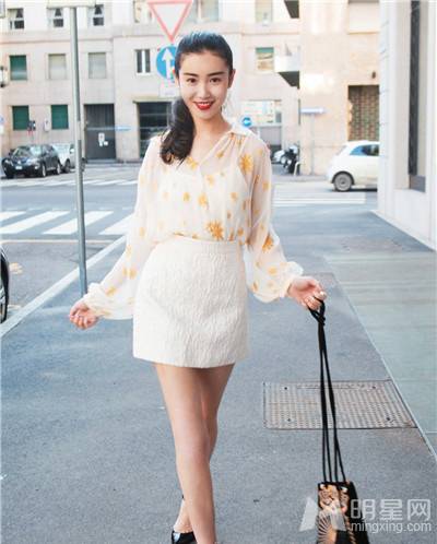 张辛苑时尚小清新街边美拍