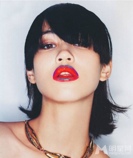 水原希子引领时尚潮流风尚写真