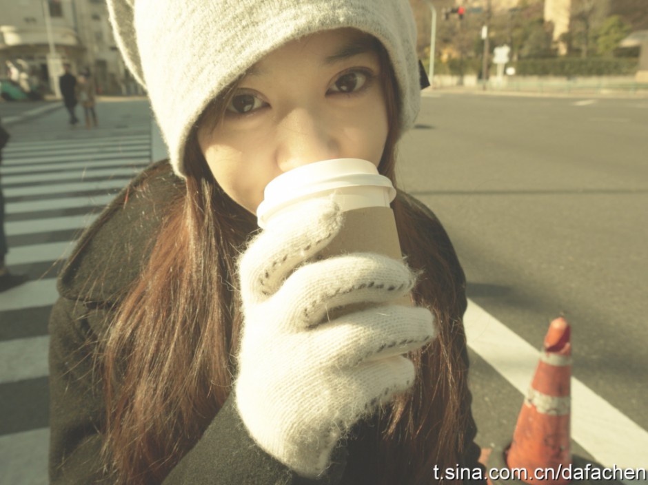 可爱俏皮美女陈意涵生活街拍图片