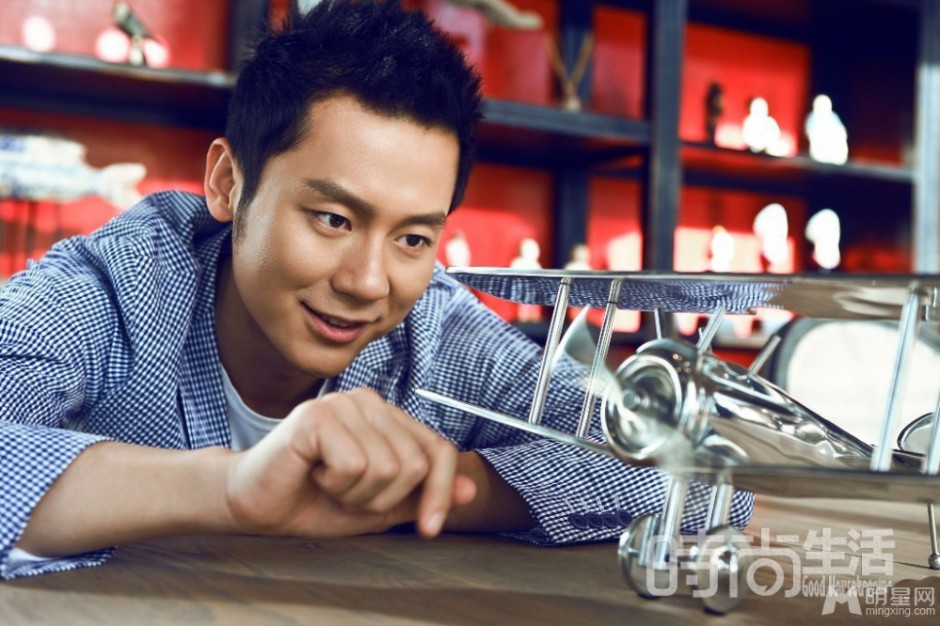 李晨时尚西装大展熟男魅力