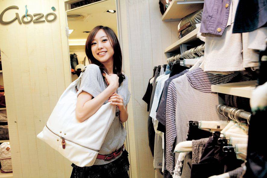 可爱美女刘容嘉时尚生活街拍