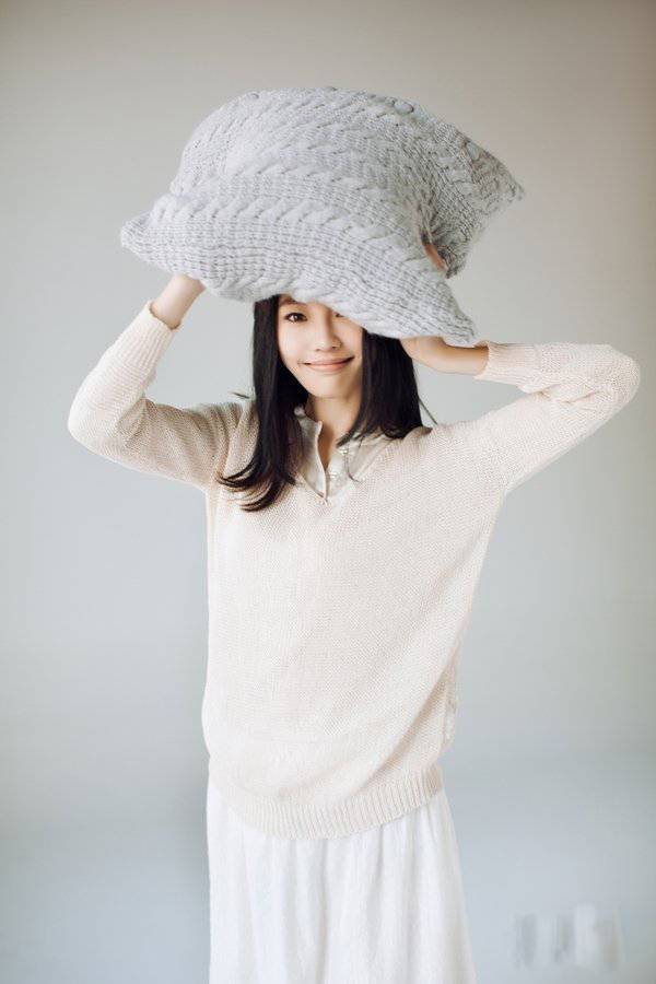 白百何封面写真显清新慵懒