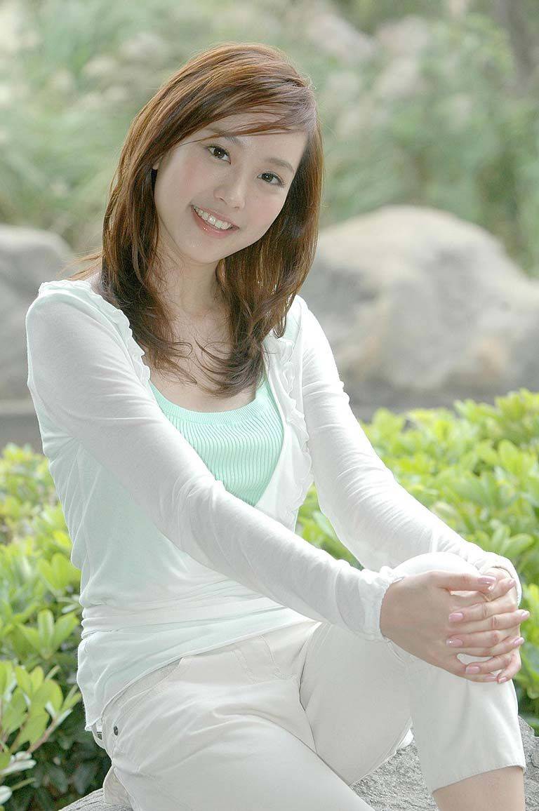 可爱美女刘容嘉时尚生活街拍