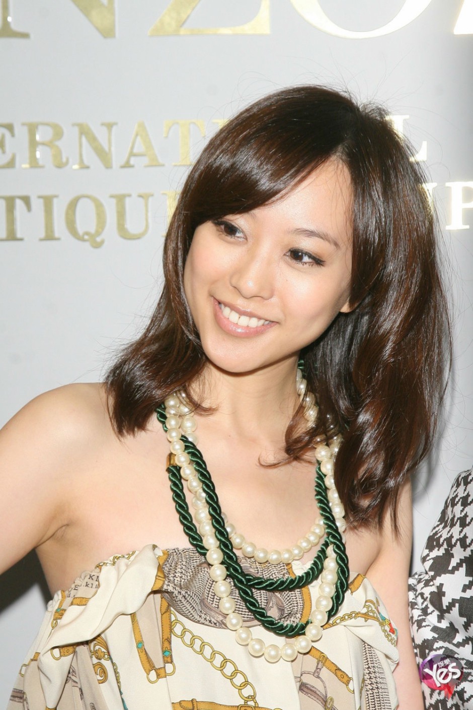 可爱美女刘容嘉时尚生活街拍