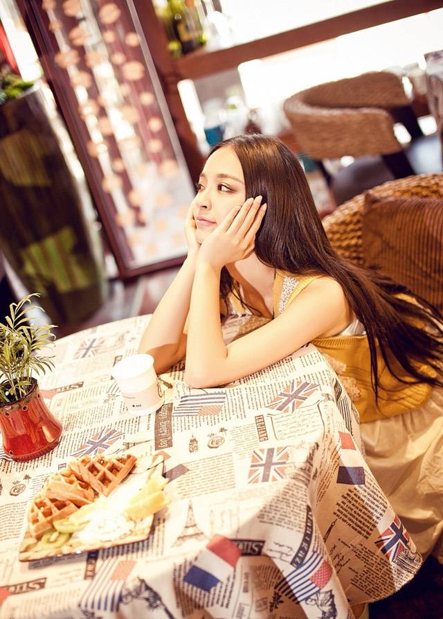 女神李莎�子甜美可人写真