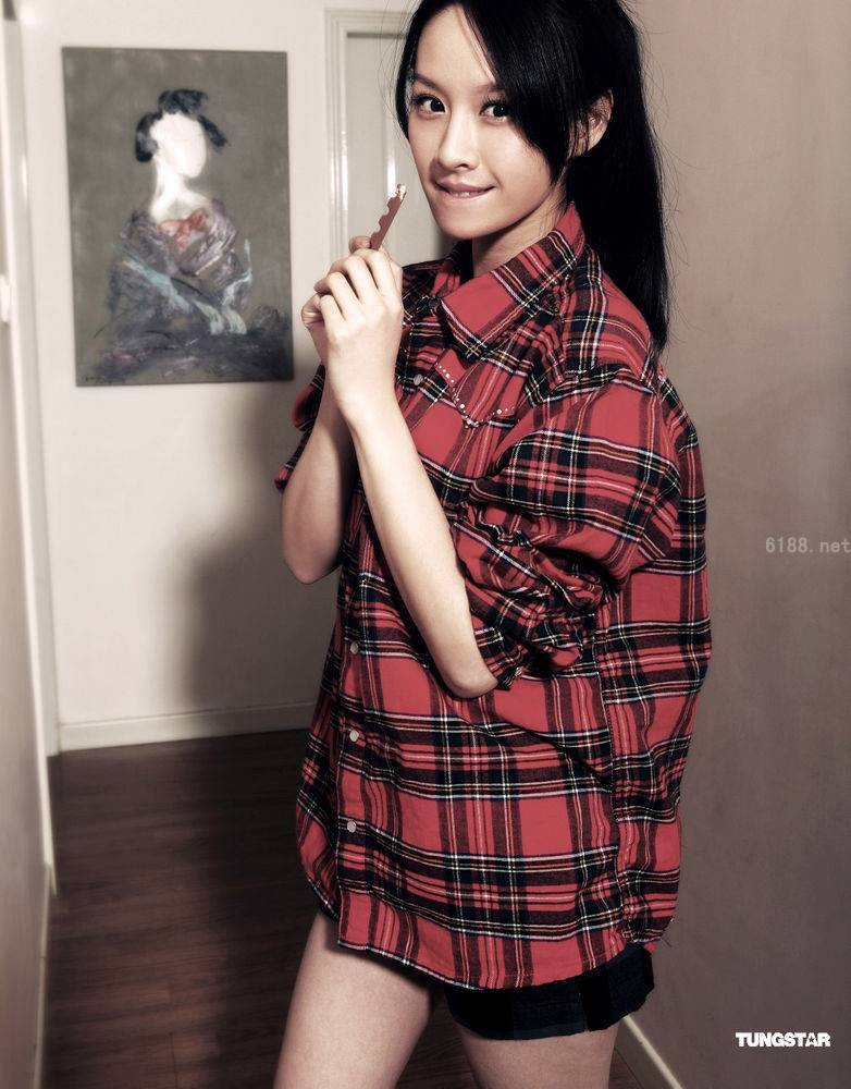 可爱美女曾恺�性感长腿诱惑写真