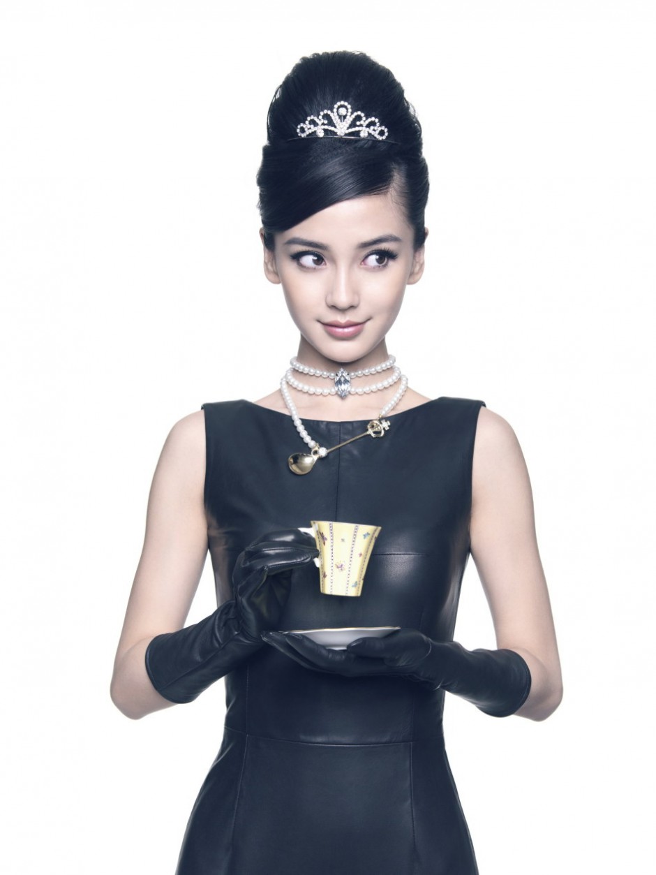 Angelababy杨颖餐厅开幕变身代言