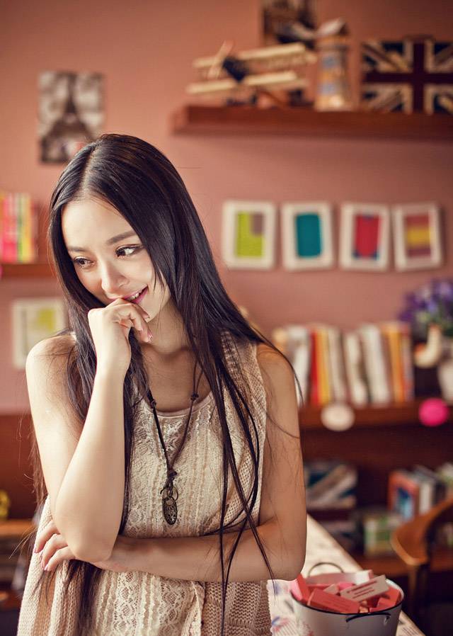 女神李莎�子甜美可人写真