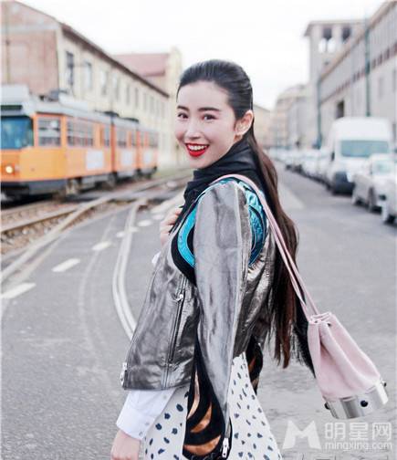 张辛苑时尚小清新街边美拍