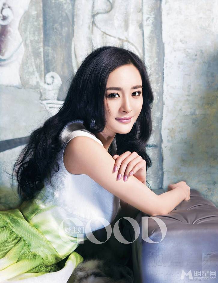 杨幂优雅变身轻熟女居家写真