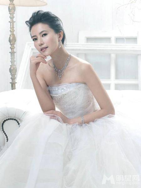 高圆圆楚楚动人幸福时尚婚纱组图