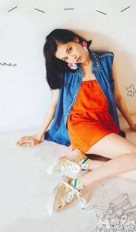 水原希子彰显时尚个性冷艳写真