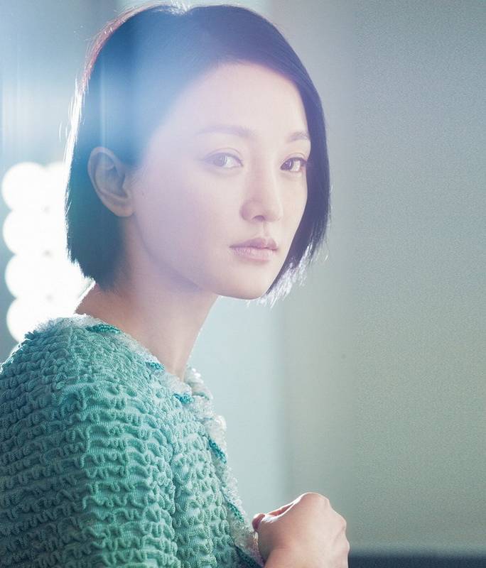 周迅超自然裸妆清新写真