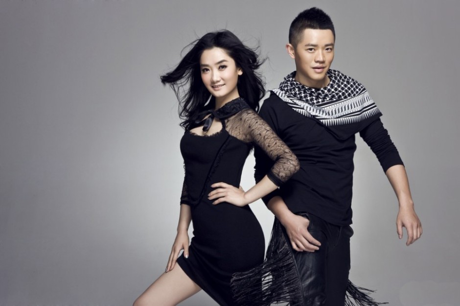 凤凰传奇复古混搭风写真