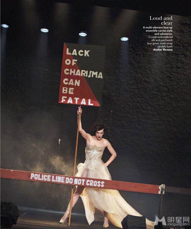 美国美女演员米拉・乔沃维奇女王范十足