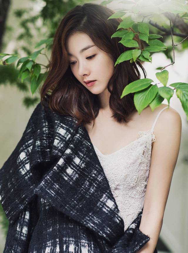 韩国女星苏怡贤体态雍容写真