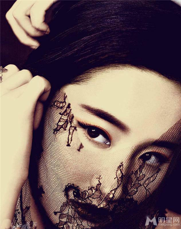 刘亦时尚复古写真冷艳逼人