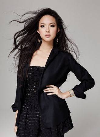 张梓琳写真组图秀发飘逸身姿婀娜