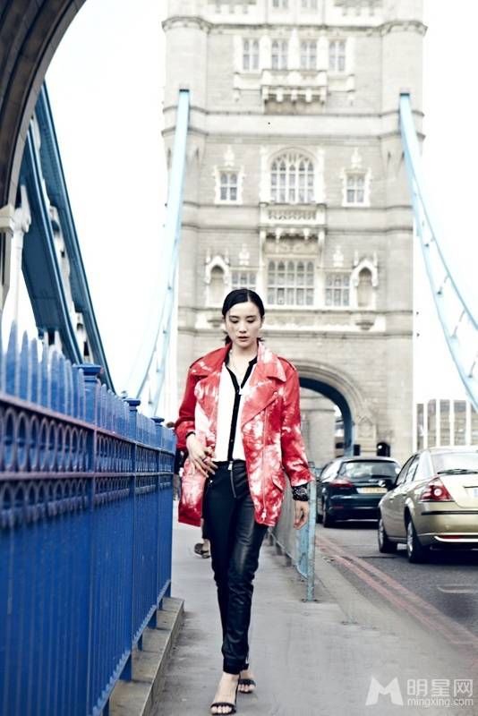 宋佳尽显优雅文艺女人写真