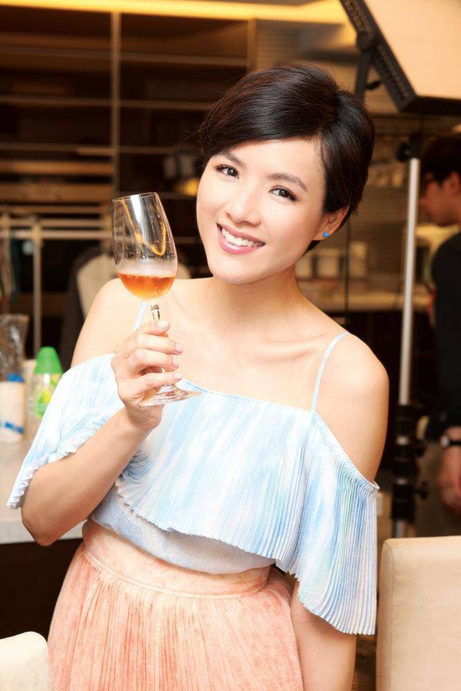 陈茵�演绎甜美邻家女孩组图