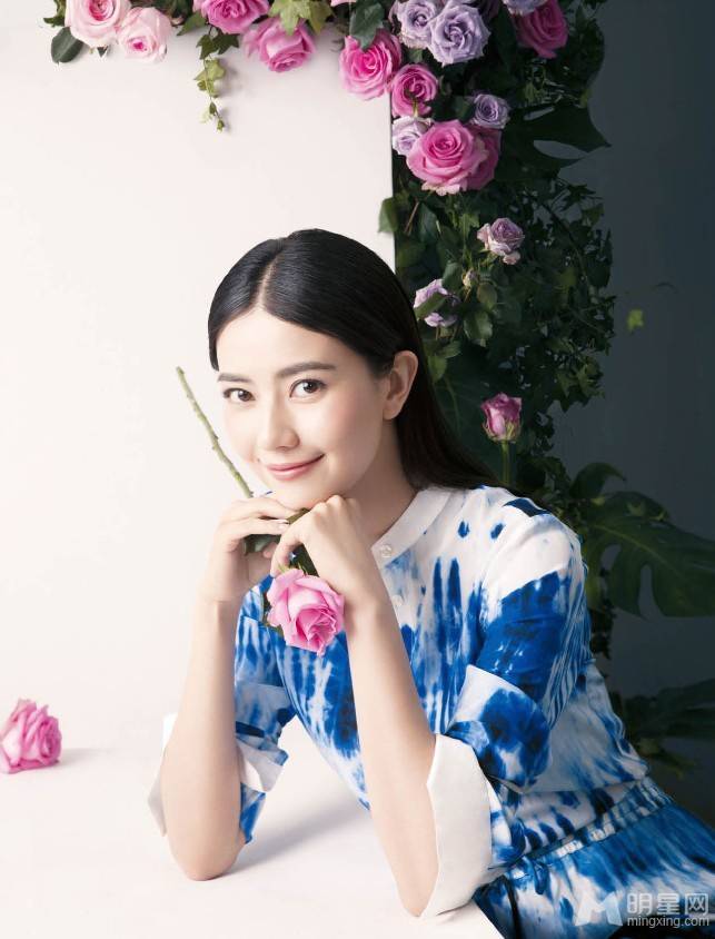 高圆圆诠释暖春迷人魅力写真