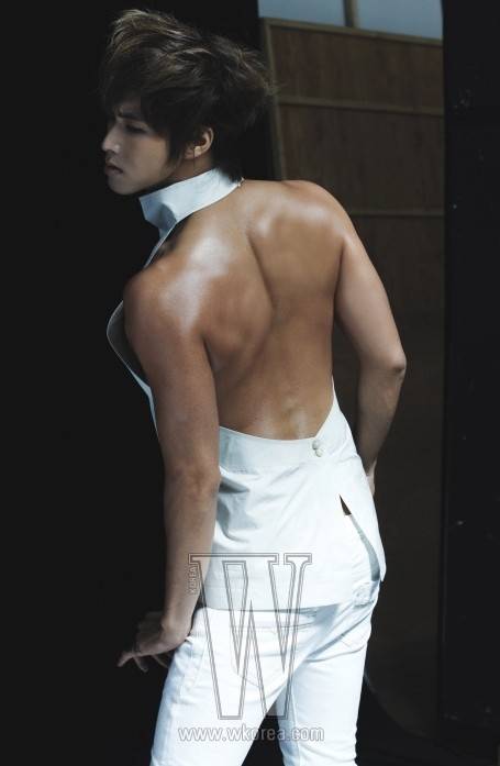 东方神起郑允浩杂志时尚写真