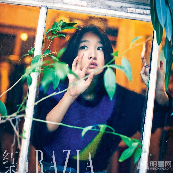 周冬雨杂志写真演绎摩登女郎