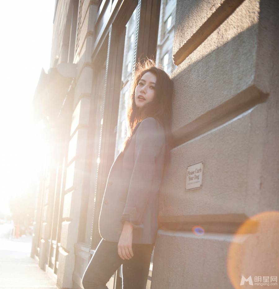 女星高圆圆帅气写真身姿苗条