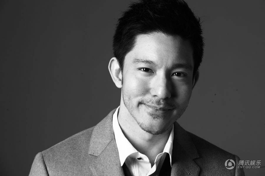 熟男立威廉帅气黑白写真