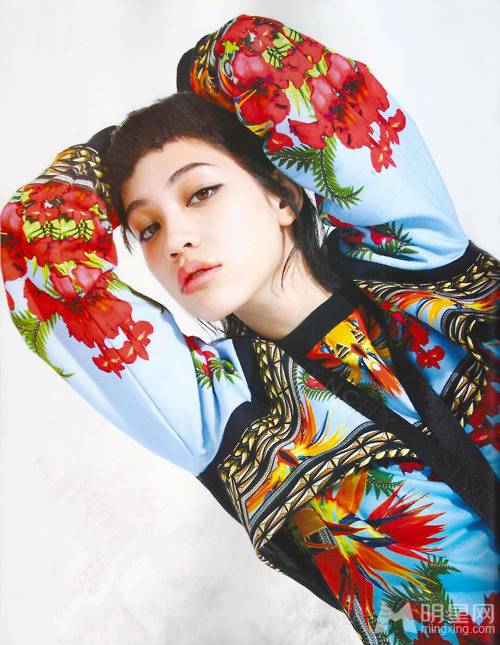 水原希子引领时尚潮流风尚写真