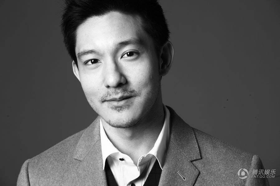 熟男立威廉帅气黑白写真