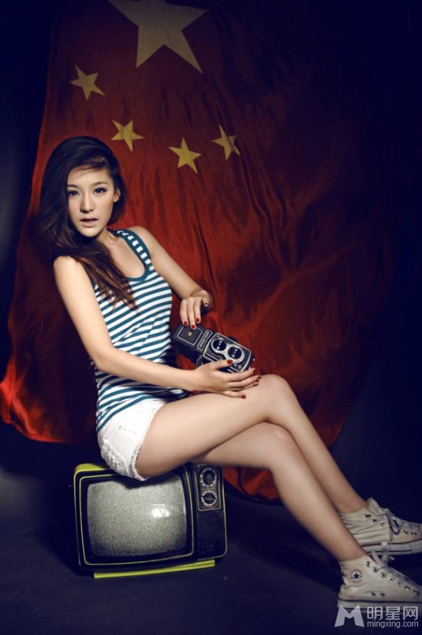 陆翊散发青春气息组图