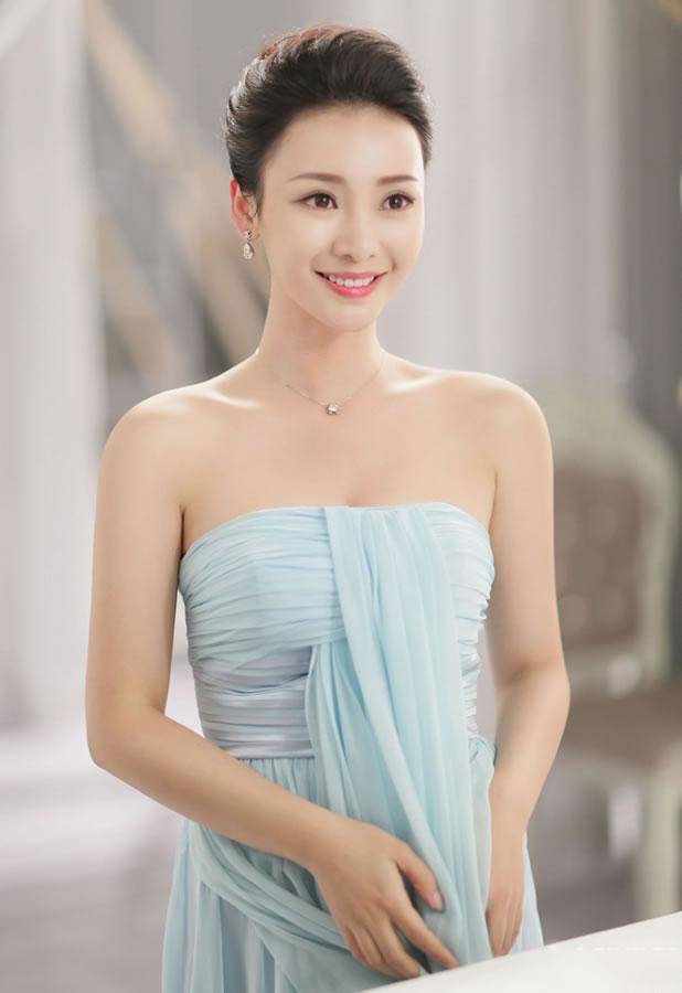 美女明星柳岩抹胸薄纱时尚写真