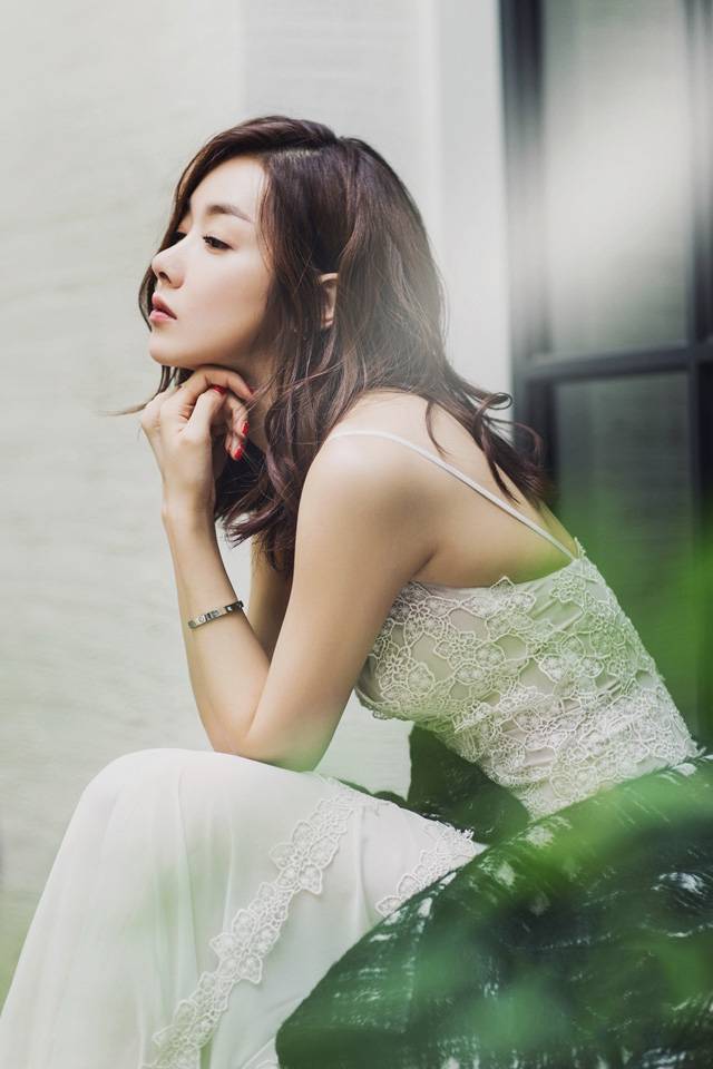 韩国女星苏怡贤体态雍容写真
