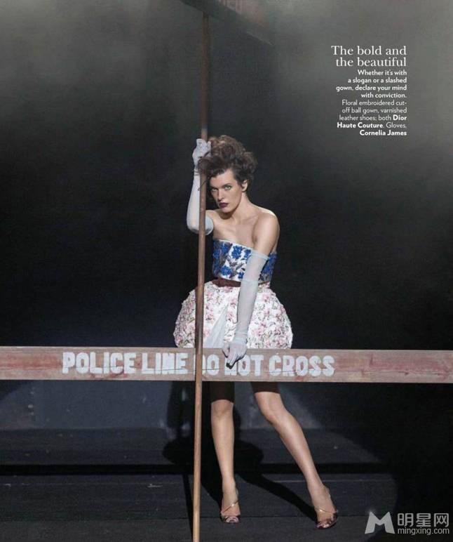 美国美女演员米拉・乔沃维奇女王范十足