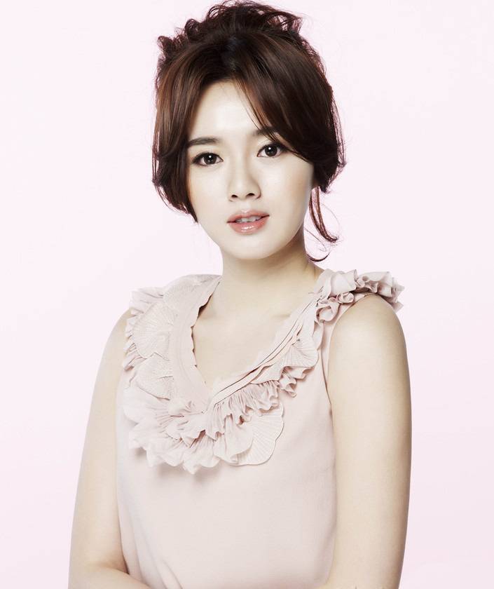 江铠同纯美娇俏可人写真