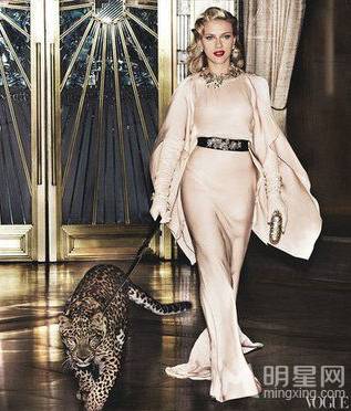 美国美女演员斯嘉丽・约翰逊媚眼红唇性感照