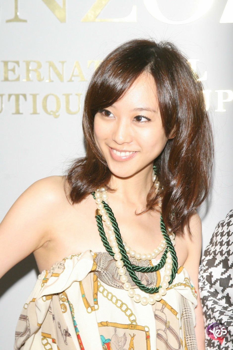 可爱美女刘容嘉时尚生活街拍