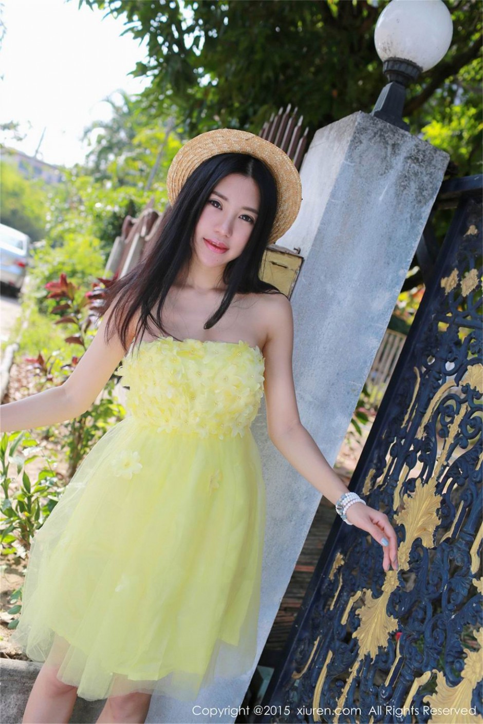 秀人美模绮里嘉黄裙户外写真