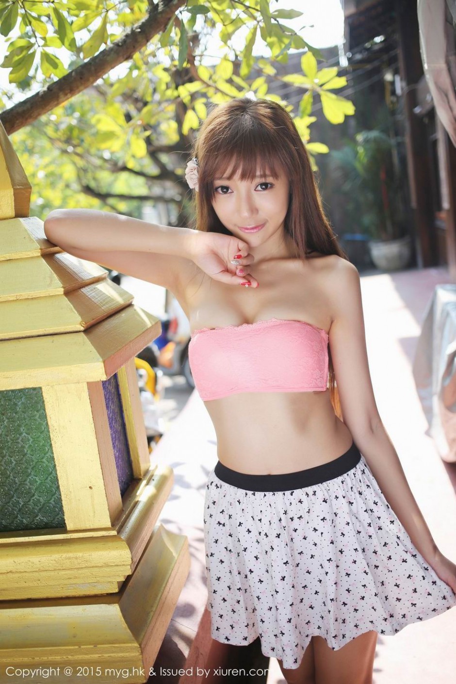 俏皮迷人王馨瑶户外写真