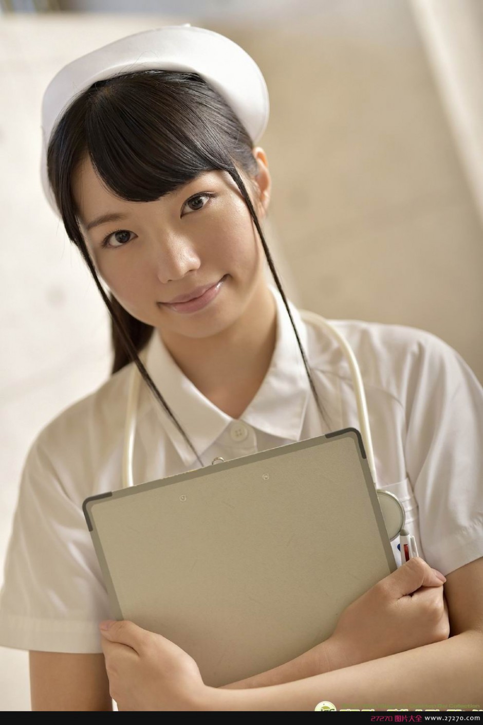 白河优菜护士制服性感写真